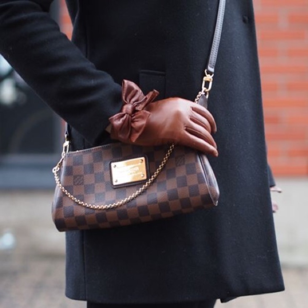🚫SOLD🚫Louis Vuitton Eva Clutch